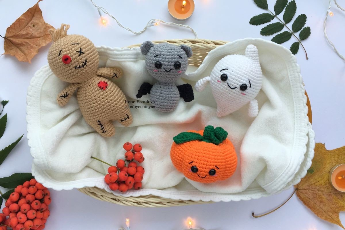 Rabbit Bunny Toy / Crochet / Amigurumi Graphic by Ольга Лабутина · Creative Fabrica